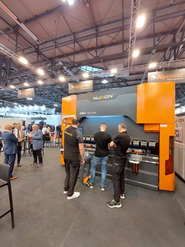 NUKON präsentierte die industrielle Zukunft in MailandLAMIERA 2025: NUKON traf sich in Mailand 4 31
